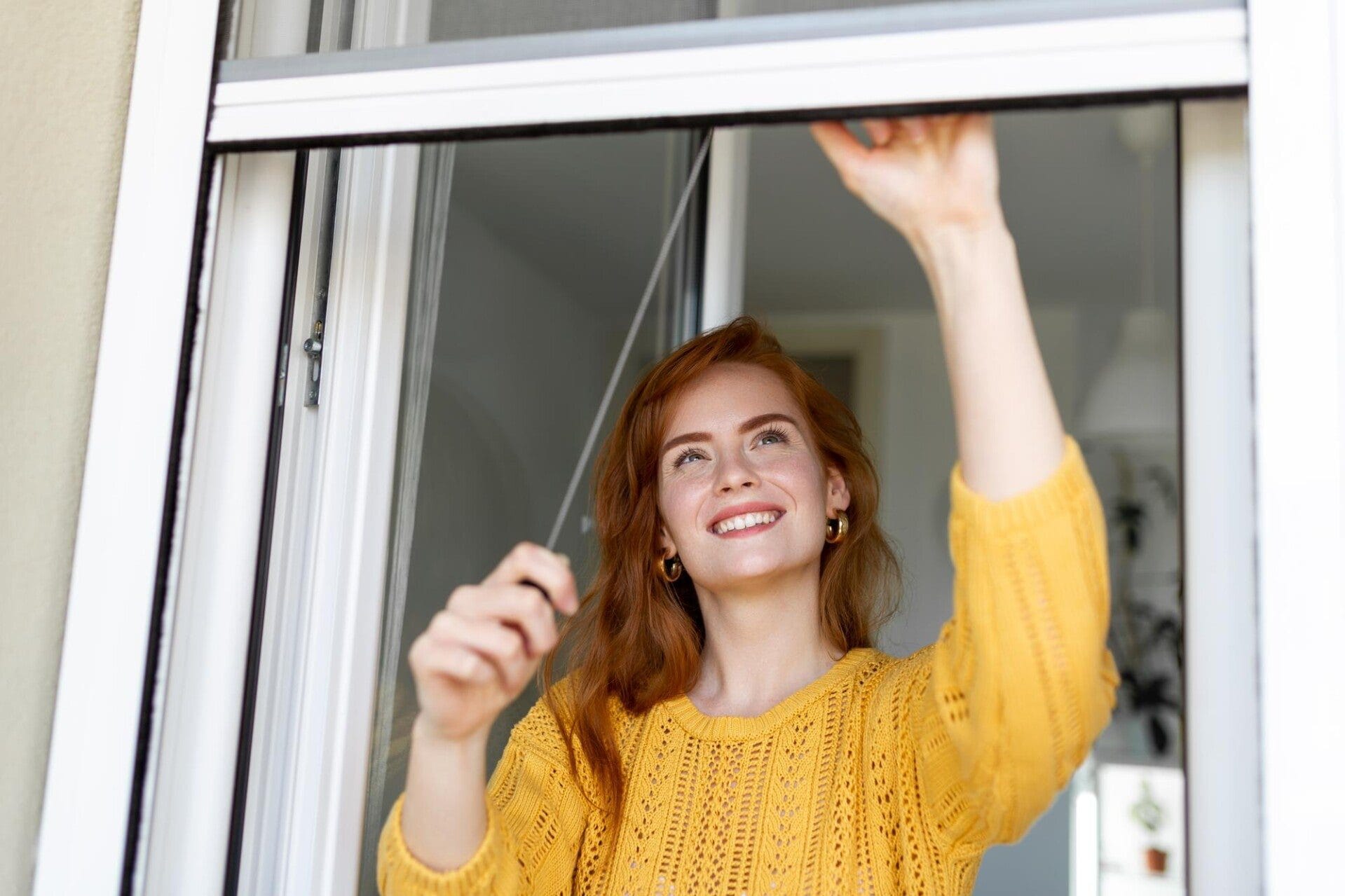 Insektengitter an einem Fenster, passgenau eingebaut
